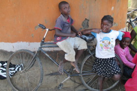 Children on a bycicle in Zambia